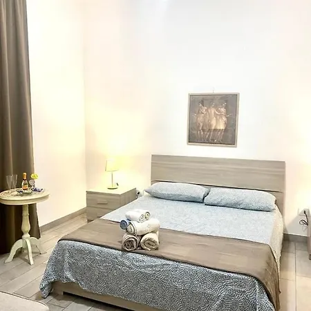 Pompei Regina Couette-café 3*